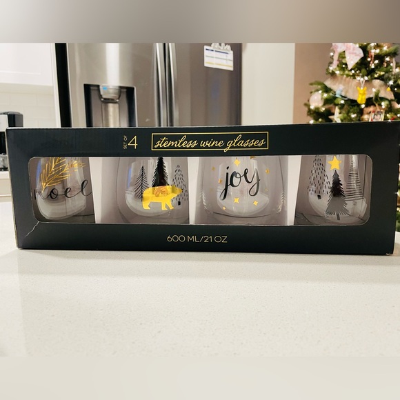 BRAND NEW 4 Christmas Glasses - Picture 8 of 8
